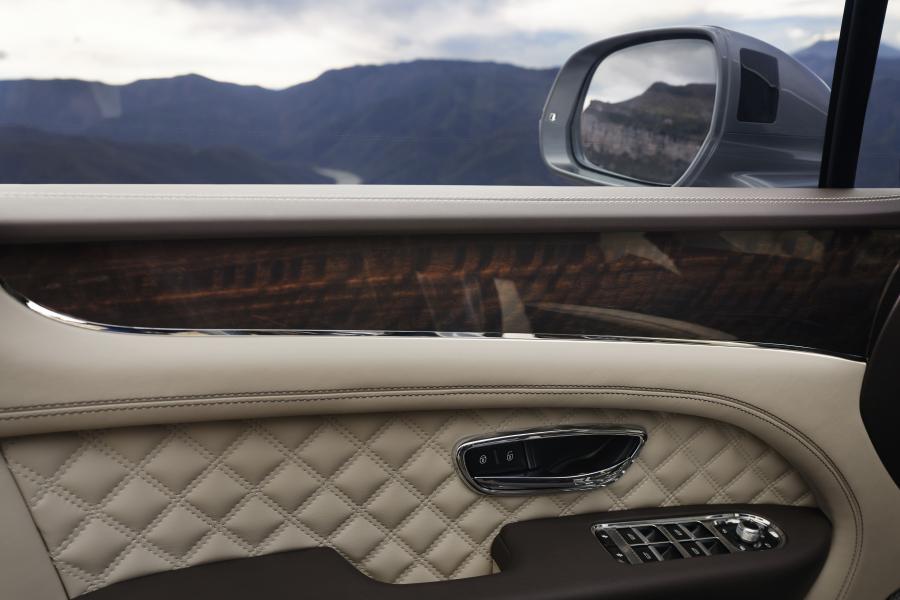 Детали интерьера Bentley Bentayga V8 2020 года  (WW) (фото 16 из 37)